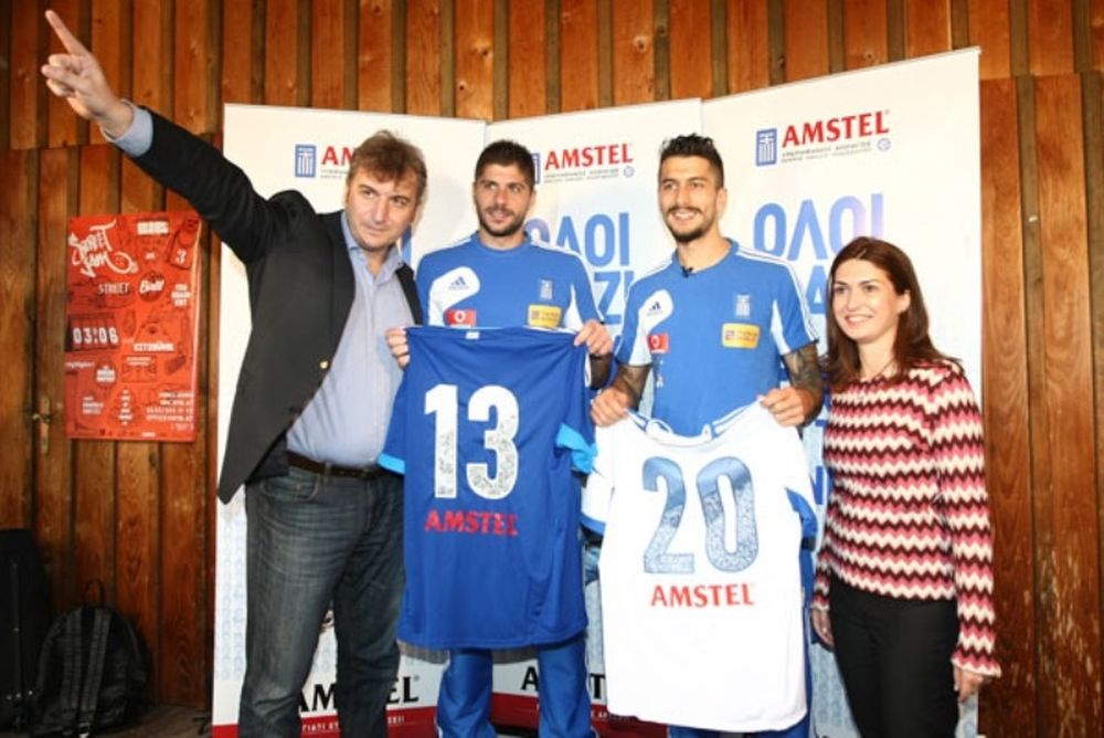Η Amstel «έφερε» την Ελλάδα στις... πλάτες της Εθνικής (photos)
