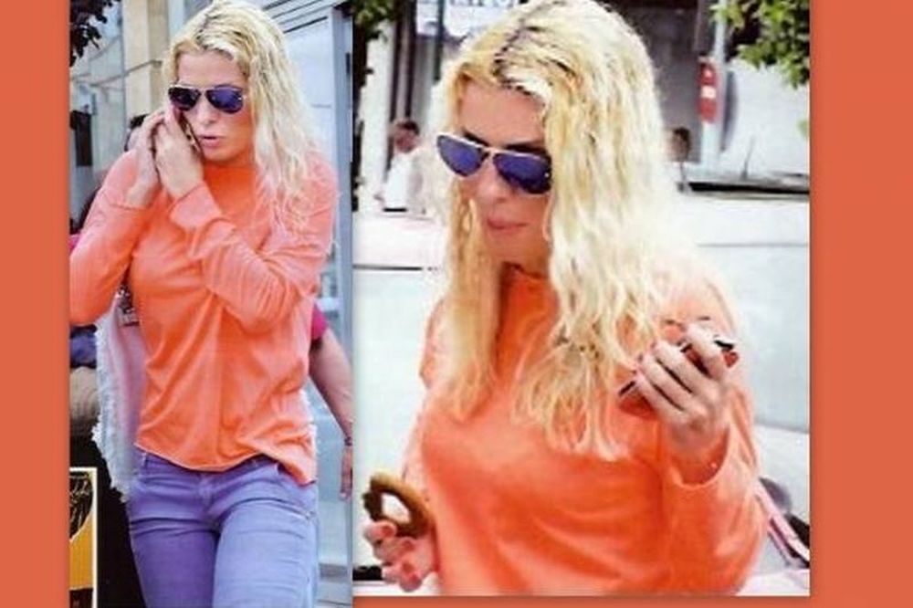 Ελένη Μενεγάκη: Με wet look στα μαγαζιά! 