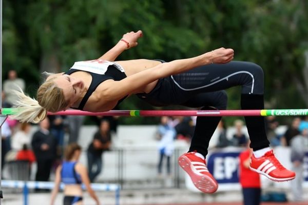 Βροχερή «γιορτή» στο γκαλά γυναικών (photos)