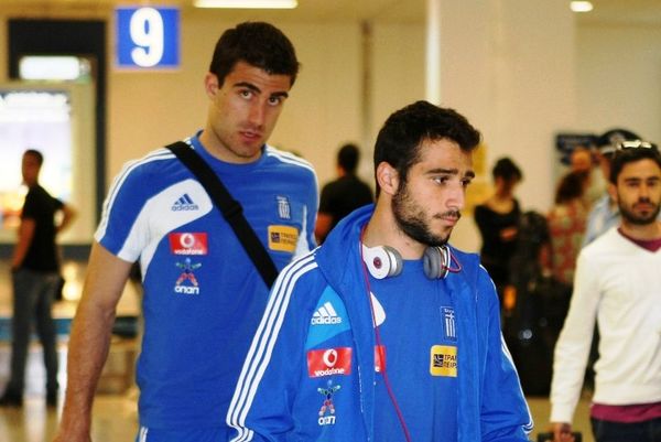 Euro 2012: «Προσγειώθηκε» η αποστολή της Εθνικής μας ομάδας (photos)