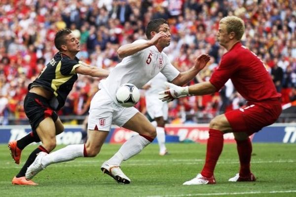 Euro 2012: Αγγλία: Τραυματίστηκε και ο Κέιχιλ! (video)