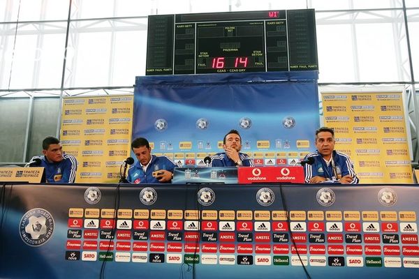 «Σεβόμαστε, αλλά δε φοβόμαστε την Πολωνία»