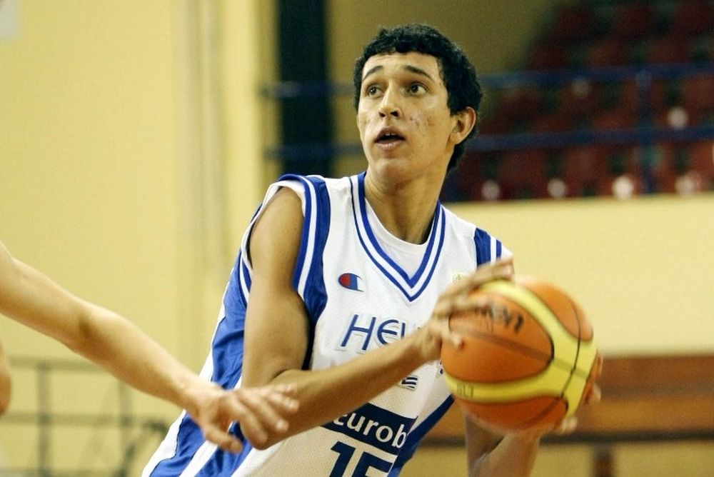 Στη Γλυφάδα η Εθνική Νέων