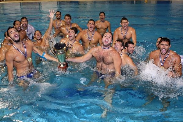 Τα συγχαρητήρια πέφτουν «βροχή» στη Βουλιαγμένη