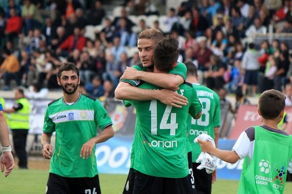 Τρεις ανανεώσεις στον Πανθρακικό