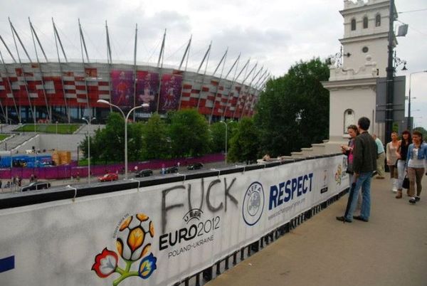 Euro 2012: Διαμαρτυρίες στην Πολωνία (photos)