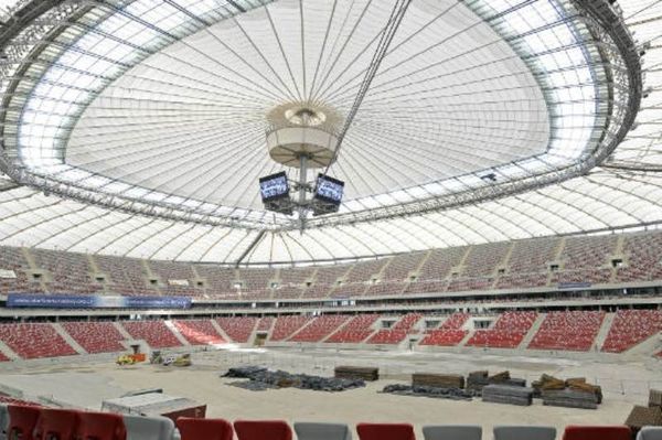 Euro 2012: «Άνοιξαν» οι ουρανοί στην Βαρσοβία!