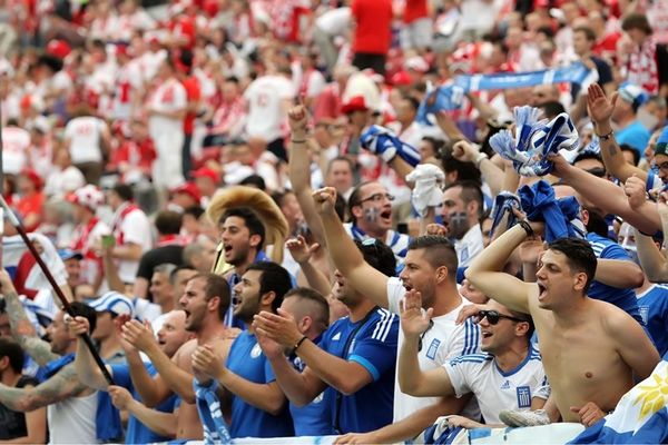 Euro 2012: Η γαλανόλευκη εξέδρα στα... χάι της! (photos)