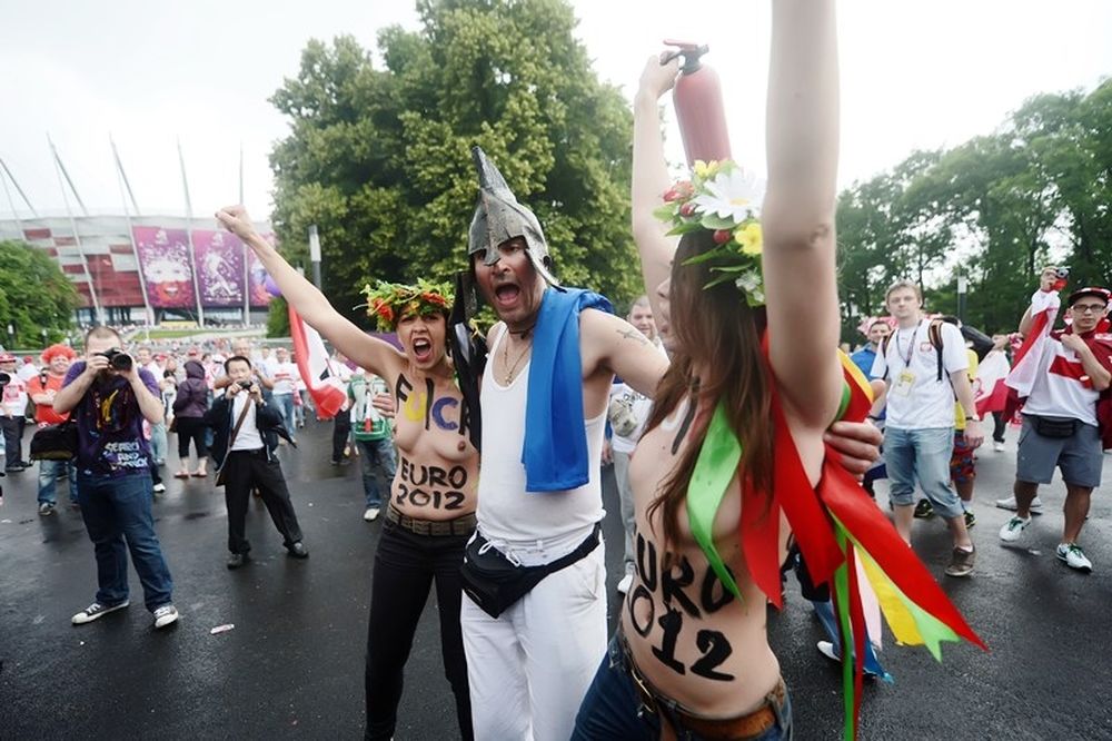 Διαμαρτυρία της FEMEN στο Πολωνία – Ελλάδα (photos+video)
