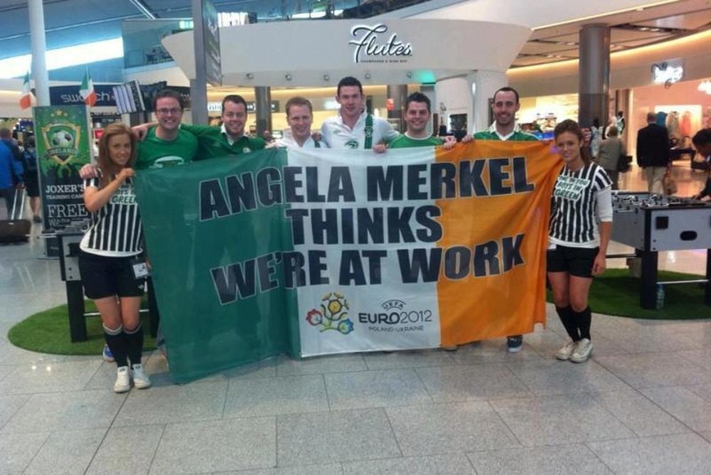 Euro 2012: Τα αδέλφια μας οι Ιρλανδοί ειρωνεύονται τη Μέρκελ