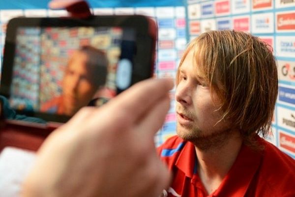 Euro 2012: Πλασίλ: «Με το μαχαίρι στο λαιμό»