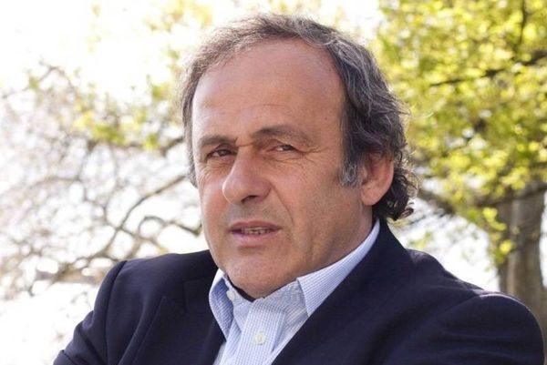 Και ο Πλατινί κάνει... κύμα! (video)