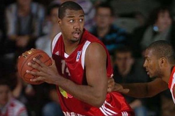 Συμπαίκτης του Γλυνιαδάκη στην Αστάνα ο Σίμον