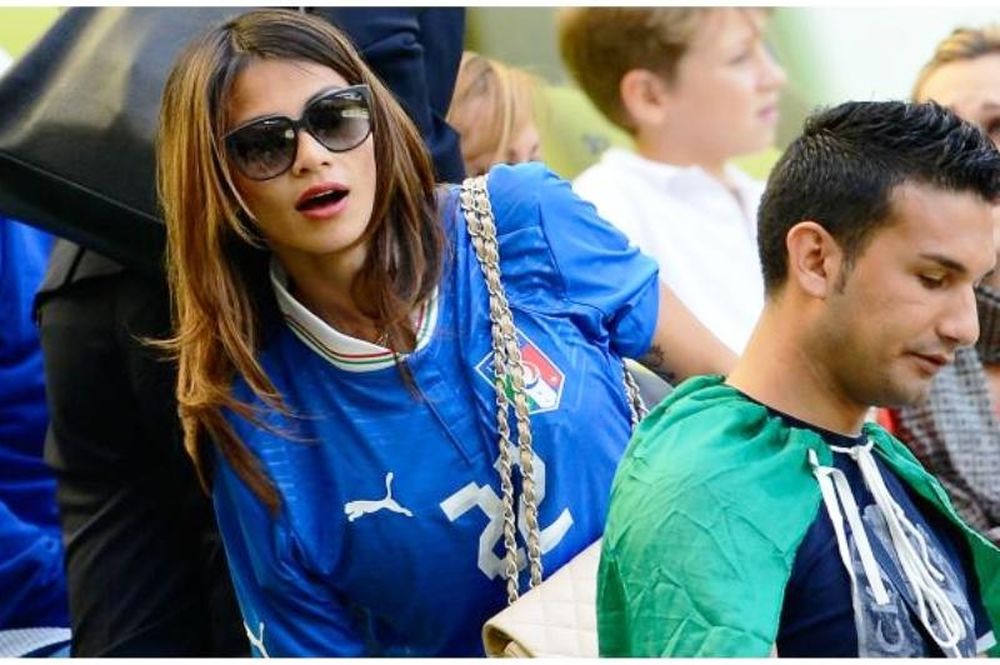 Euro 2012: Στο πλευρό των παικτών οι WAGs (photos)