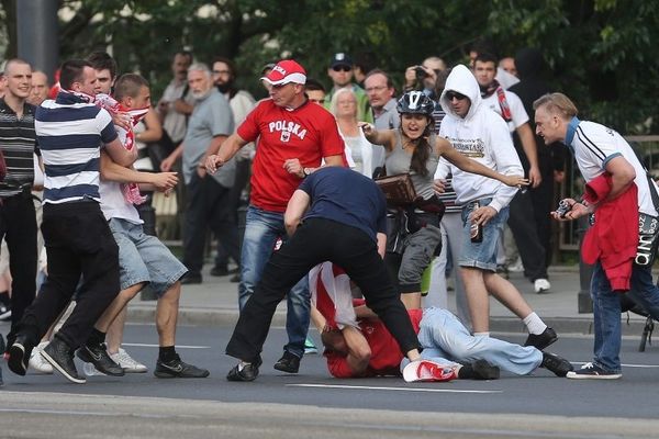 Euro 2012: Φήμες για νεκρό Ρώσο οπαδό (videos)