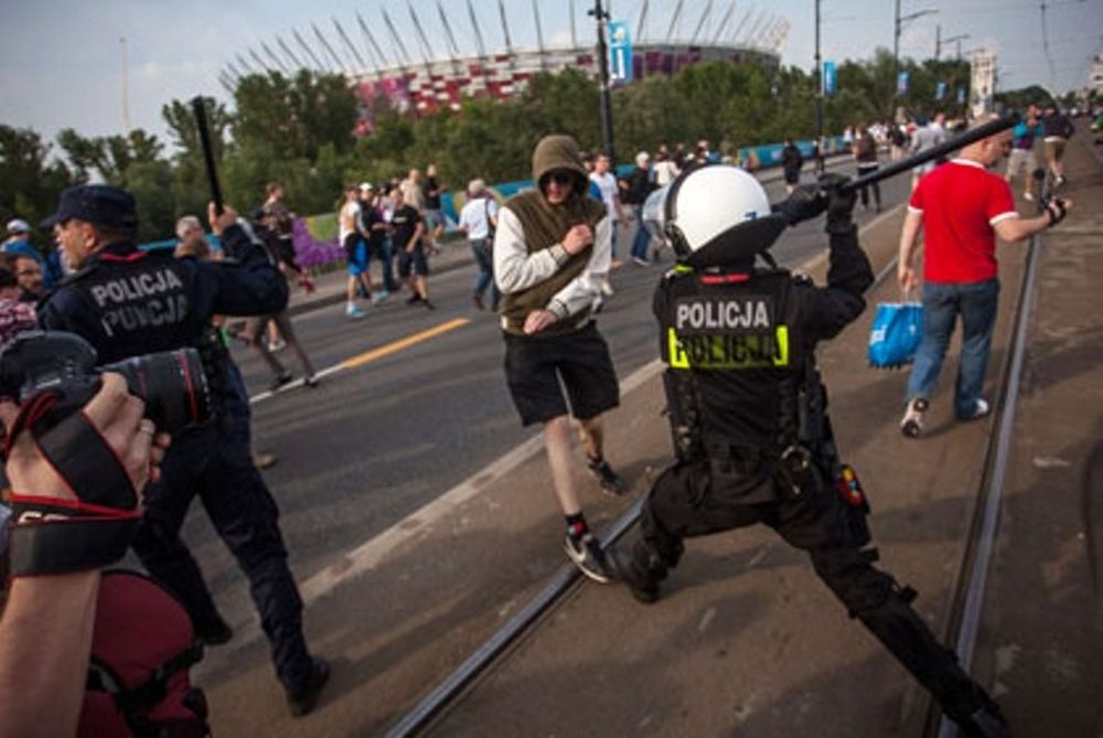 Euro 2012: Απελάθηκαν από την Πολωνία δύο Ρώσοι οπαδοί