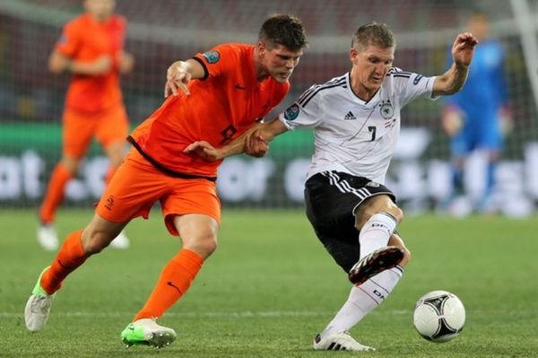 Euro 2012: Νευρικός ο Χούντελααρ για το ματς με την Πορτογαλία