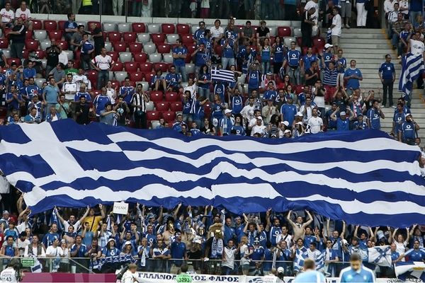 Ψηλά η ελληνική σημαία...