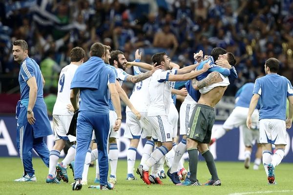 Euro 2012: Διεθνής υπόκλιση στη «γαλανόλευκη»