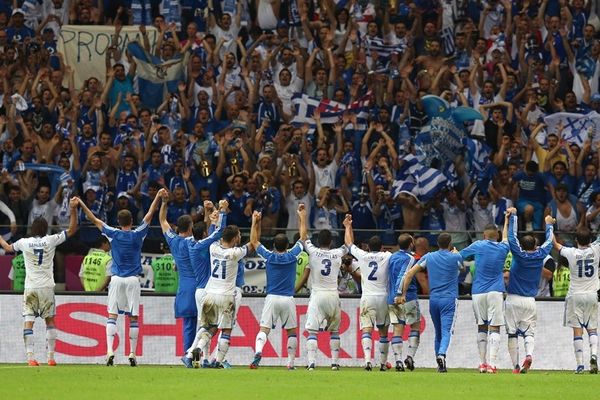 Euro 2012: Τα «όλε» των διεθνών με τον κόσμο (photos)