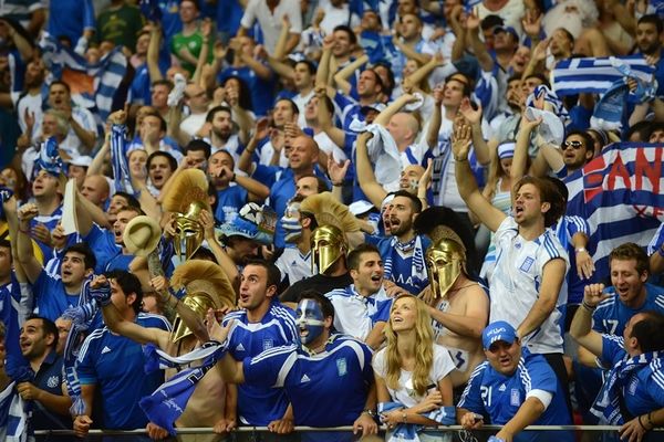 Euro 2012: Γλέντι Ελλήνων και στην Βαρσοβία! (video)