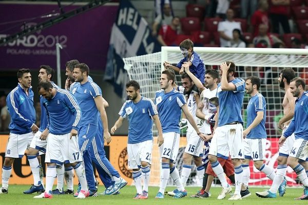 Euro 2012: Οι πανηγυρισμοί των Ελλήνων στο ξενοδοχείο (video)