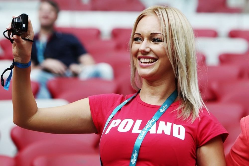 Euro 2012: Τα πιο ωραία κορίτσια… μέχρι τώρα (photos+video)