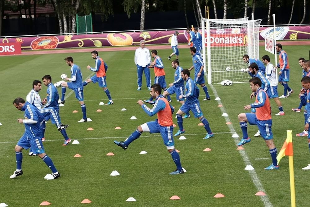 Euro 2012: Δοκίμασε «Σάλπι» κορυφή και Νίνη δεξιά ο Σάντος! (photos+videos)