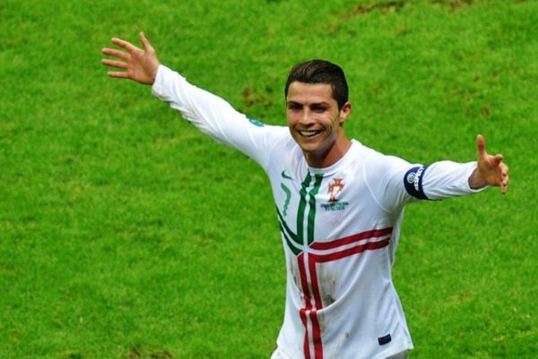 Euro 2012: Στα ημιτελικά με Ρονάλντο η Πορτογαλία (photos+video)