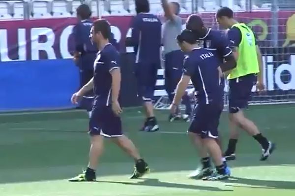 Euro 2012: Μπαλοτέλι και Ντι Νατάλε την... έφεραν στον Κασάνο! (video)