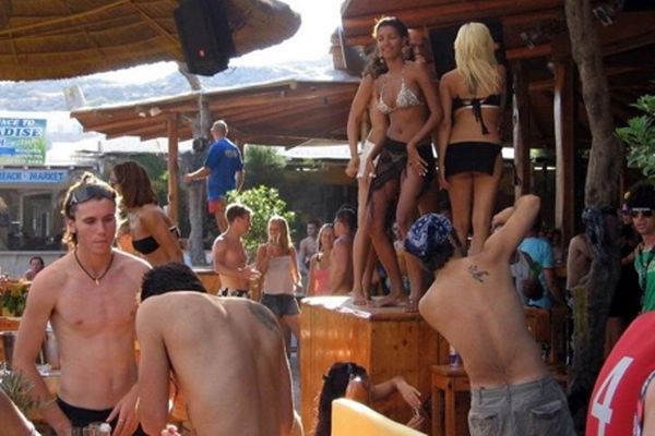 Ξέφυγες στις διακοπές; Λύνεις το συμβόλαιο!