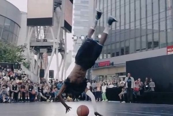 Ένα κάρφωμα διαφορετικό από όλα τα άλλα (video)