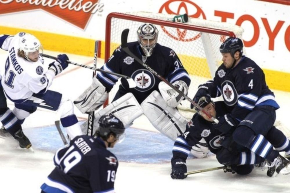 Πενταετές συμβόλαιο στον Ondrej Pavelec