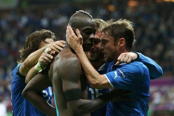 Euro 2012: Ο Μάριο… το μαύρο πιστόλι! (photos+videos)