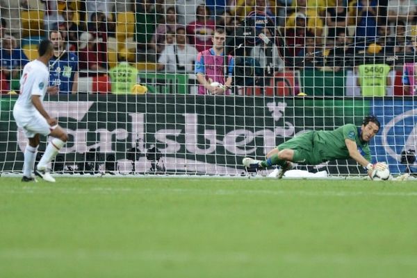 Euro 2012: Μια τρελή, τρελή ιταλική οικογένεια! (video)