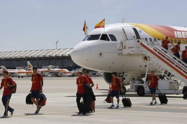Euro 2012: Έφτασαν στην Ισπανία οι Πρωταθλητές Ευρώπης (photos+video)