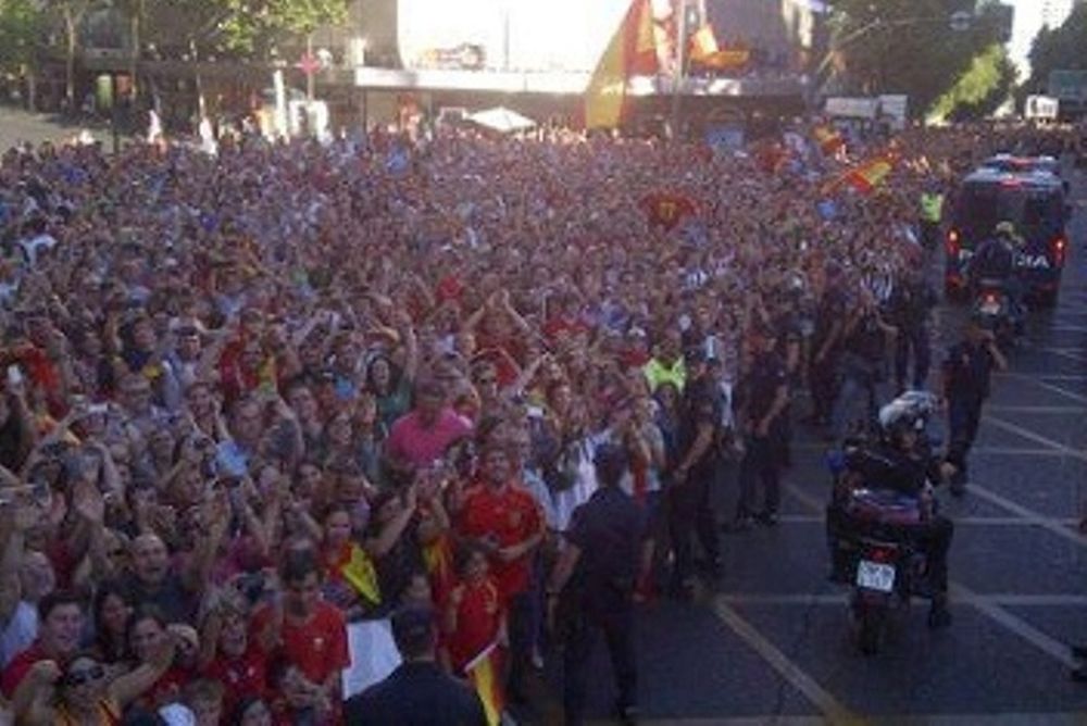 Ισπανική παρέλαση και αποθέωση! (videos+photos)