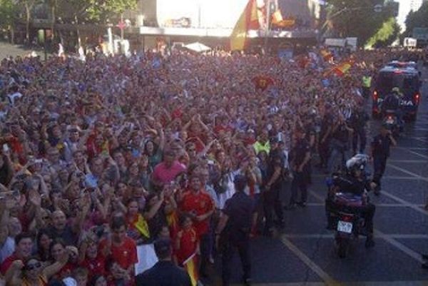 Ισπανική παρέλαση και αποθέωση! (videos+photos)