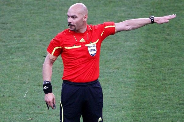 Σφυρίζουν... ελληνικά!