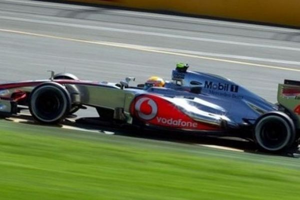 «Χόρευε» στη βροχή ο Χάμιλτον