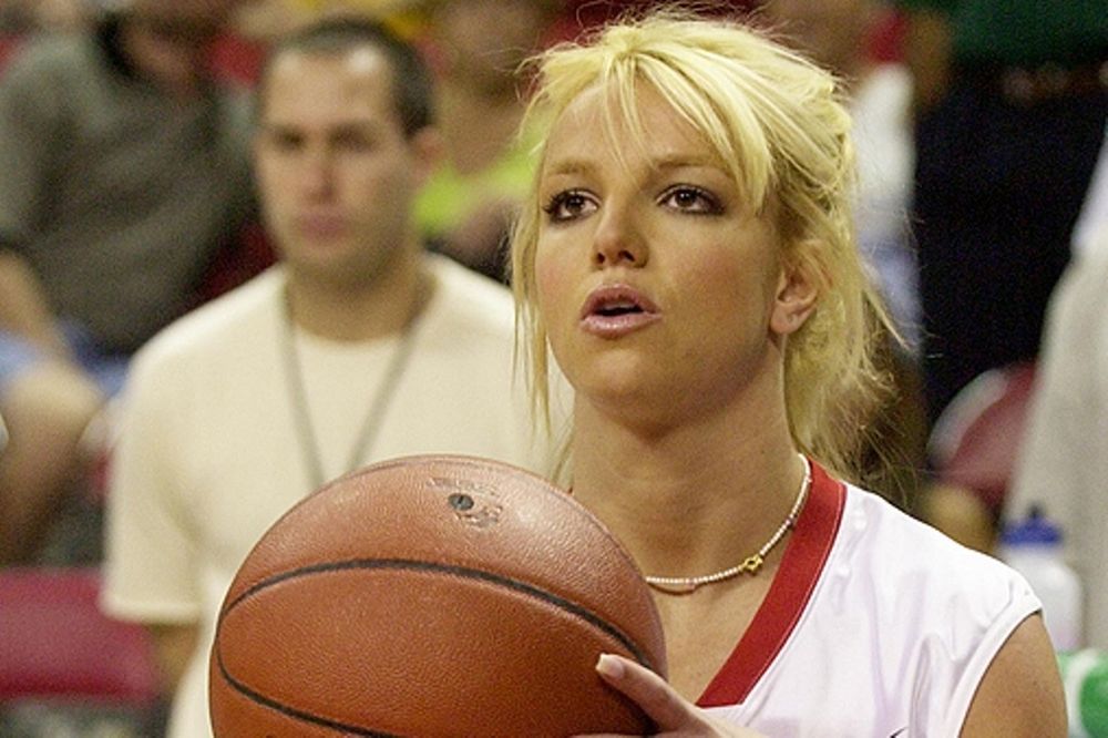 Μάθε μπάσκετ από την Μπρίτνεϊ Σπίαρς! (video)