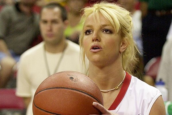 Μάθε μπάσκετ από την Μπρίτνεϊ Σπίαρς! (video)