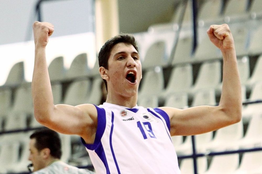 «Σαρωτική» η Εθνική Νέων