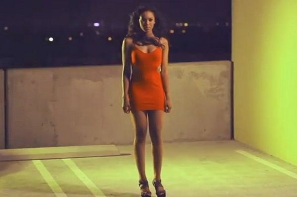 Η κόρη του Έντι Τζόνσον, τραγουδίστρια! (video)