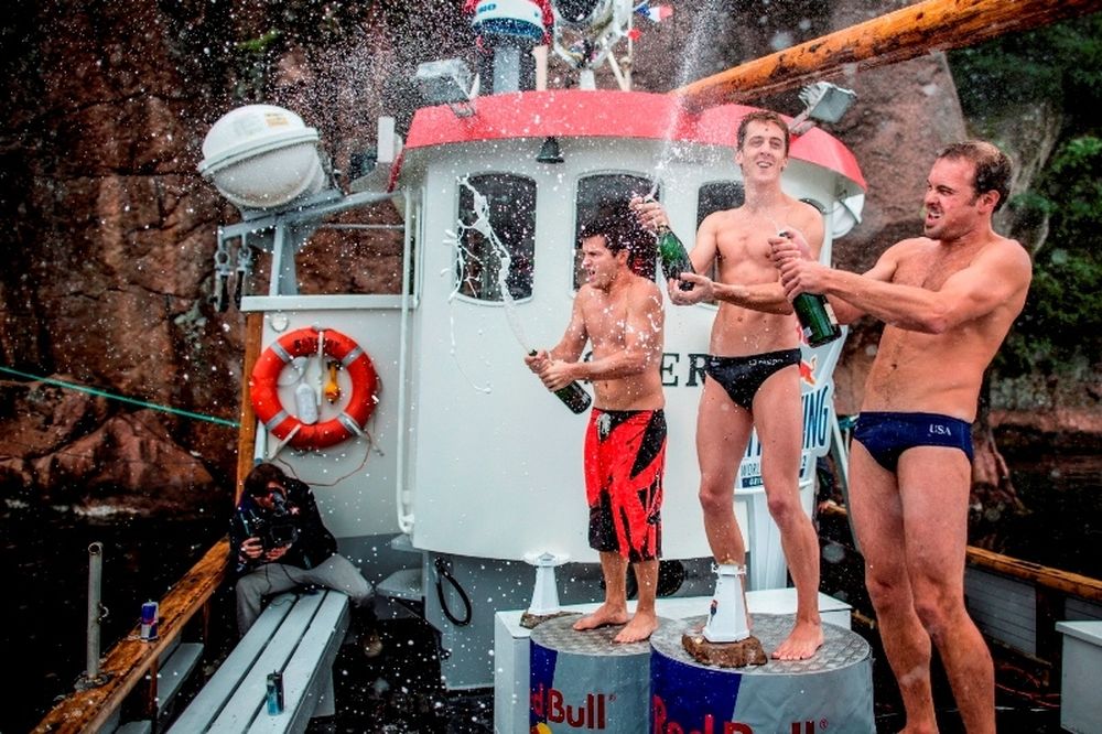 Red Bull Cliff Diving World Series 2012: Πρώτος ο Gary Hunt στη Νορβηγία (photos+video)