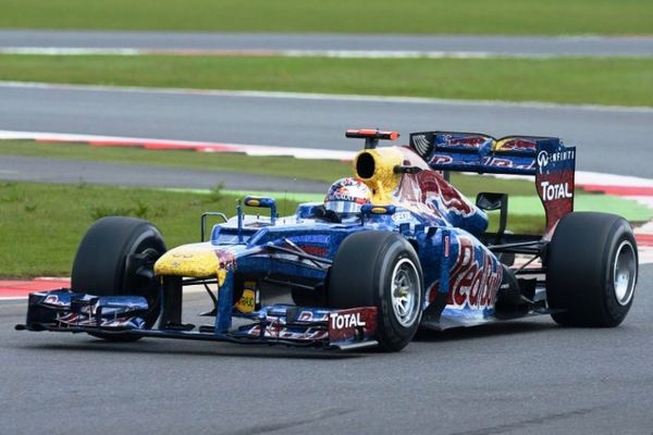 Φέτελ: «Δεν έχω υπογράψει με Ferrari»