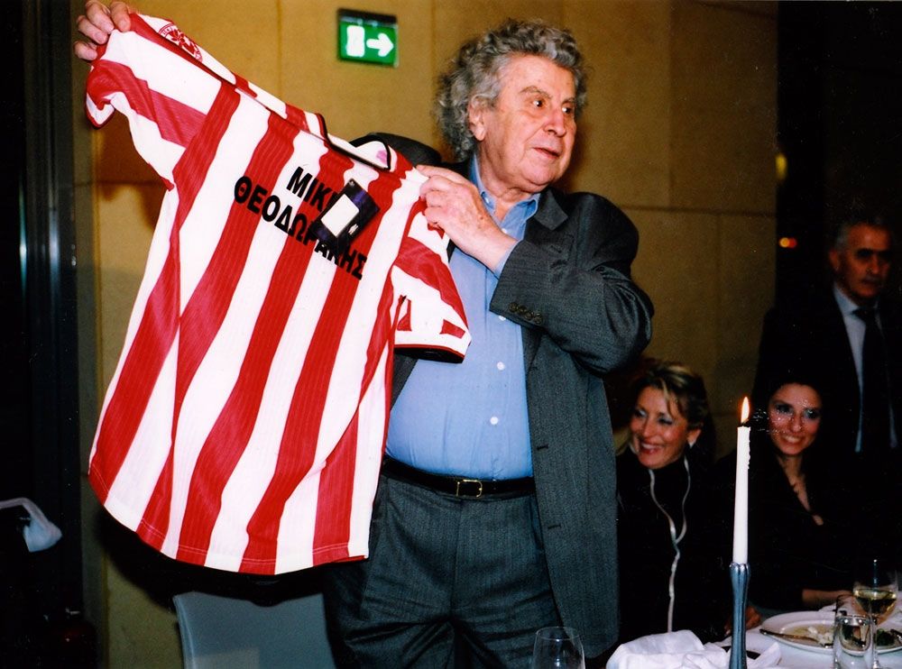 Ευχές Καρέρας στον Μίκη 