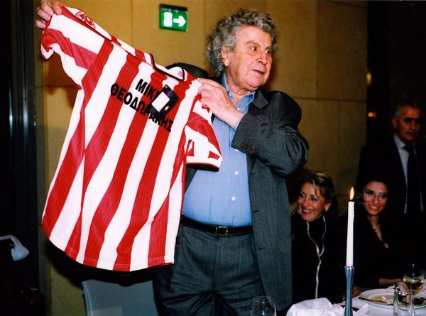 Ευχές Καρέρας στον Μίκη 