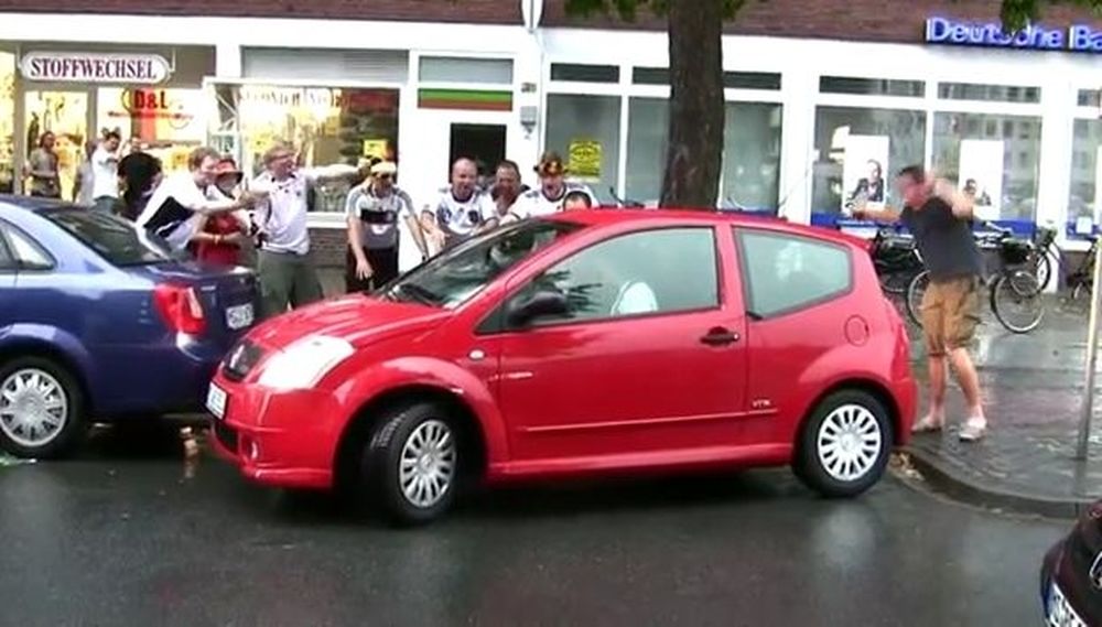 Μάθε κοπέλα μου παρκάρισμα (video)