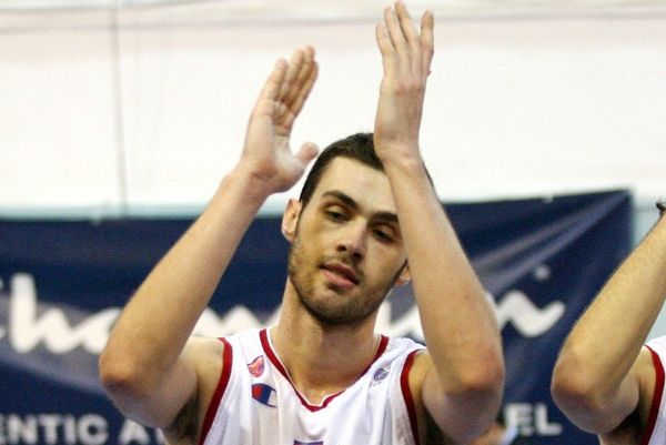 Μόλις τρία συμβόλαια στον Πανιώνιο